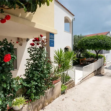 Dom wakacyjny House Mimica Stanici