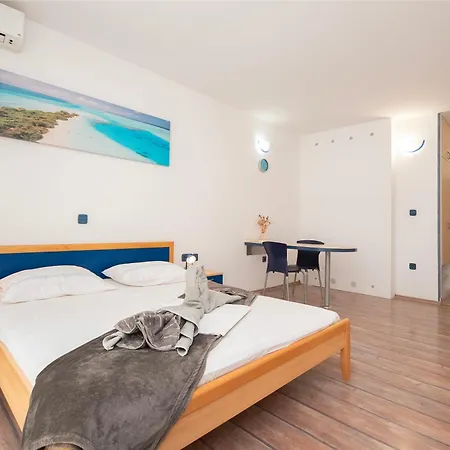 بيت للعطل House Mimica