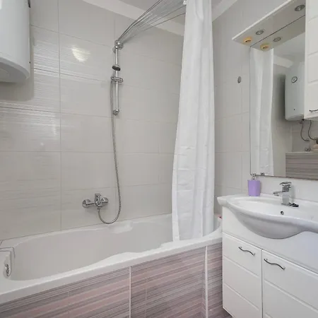 بيت للعطل House Mimica Stanici