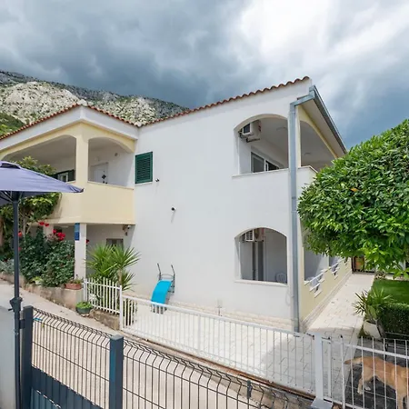 بيت للعطل House Mimica Stanici