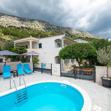 بيت للعطل House Mimica Stanici